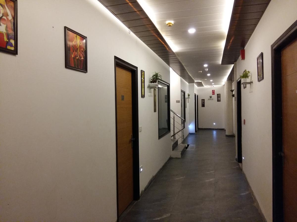 Hotel 7 Chandigarh Exterior photo